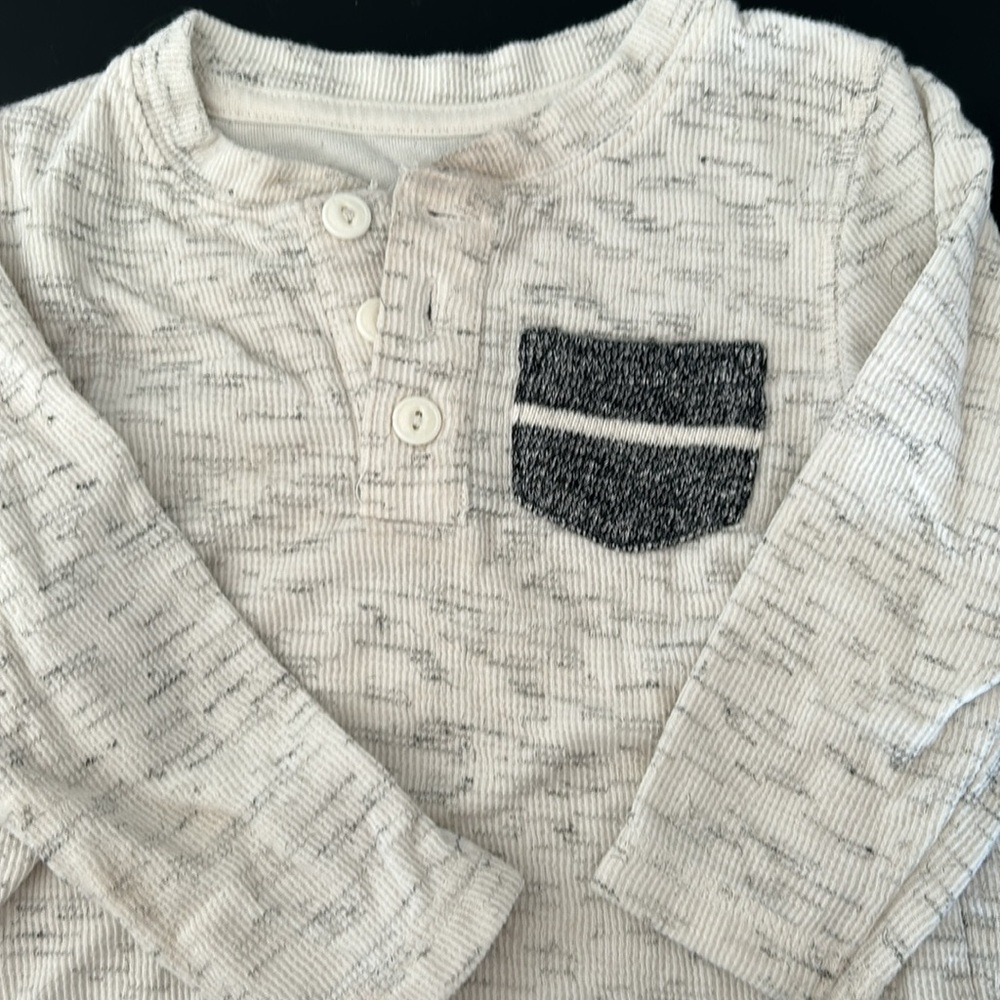 4 sweaters - Picture 7 of 9